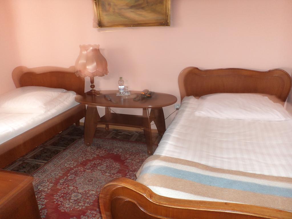 Cezar Hotel Сьрода-Велькопольска Номер фото