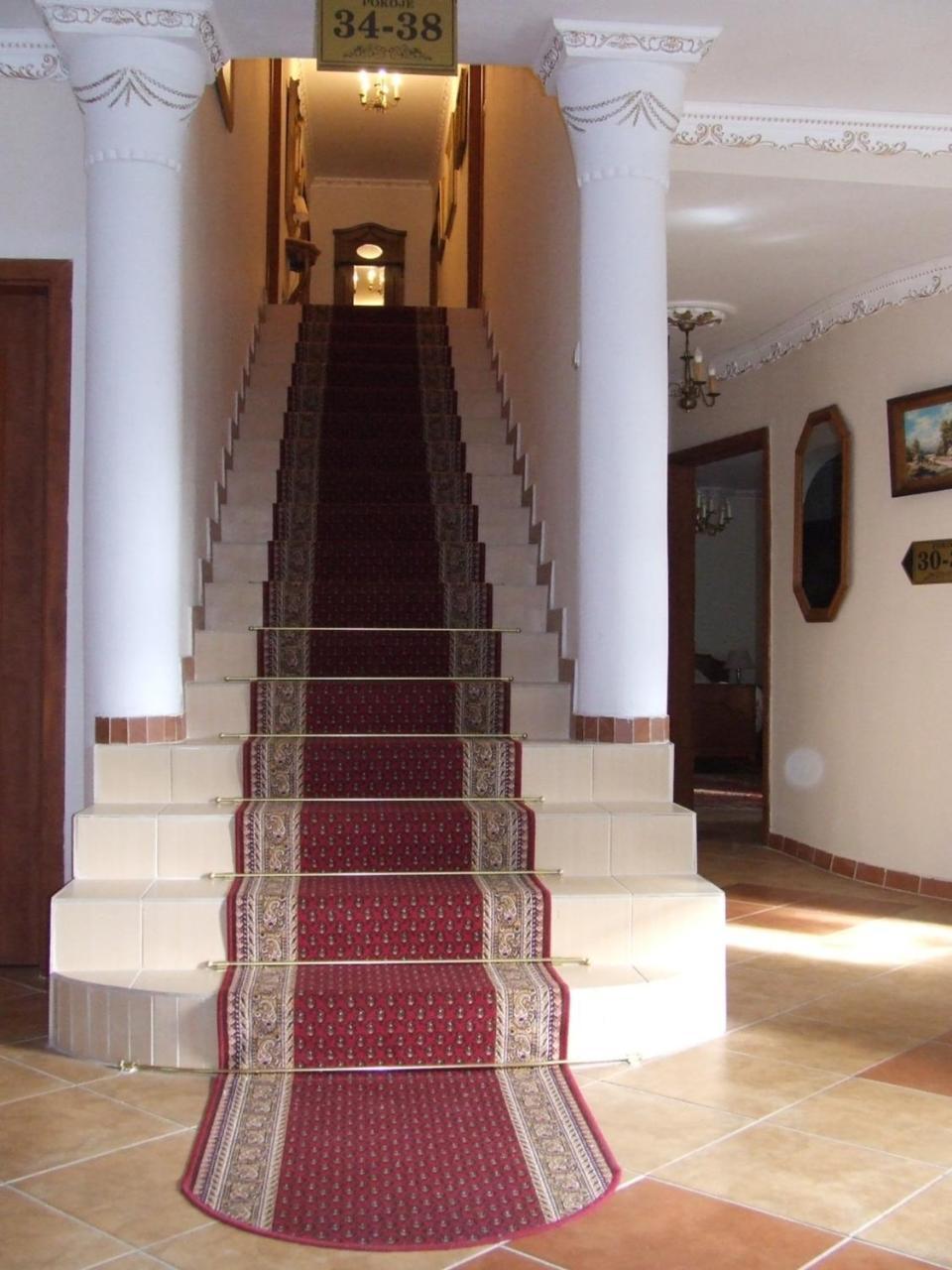 Cezar Hotel Сьрода-Велькопольска Экстерьер фото