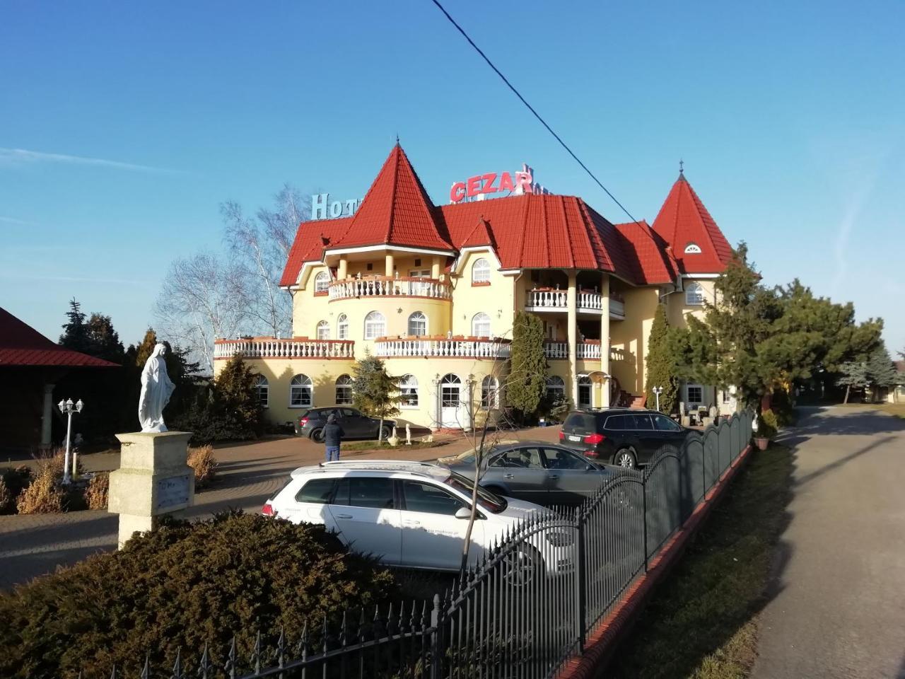 Cezar Hotel Сьрода-Велькопольска Экстерьер фото